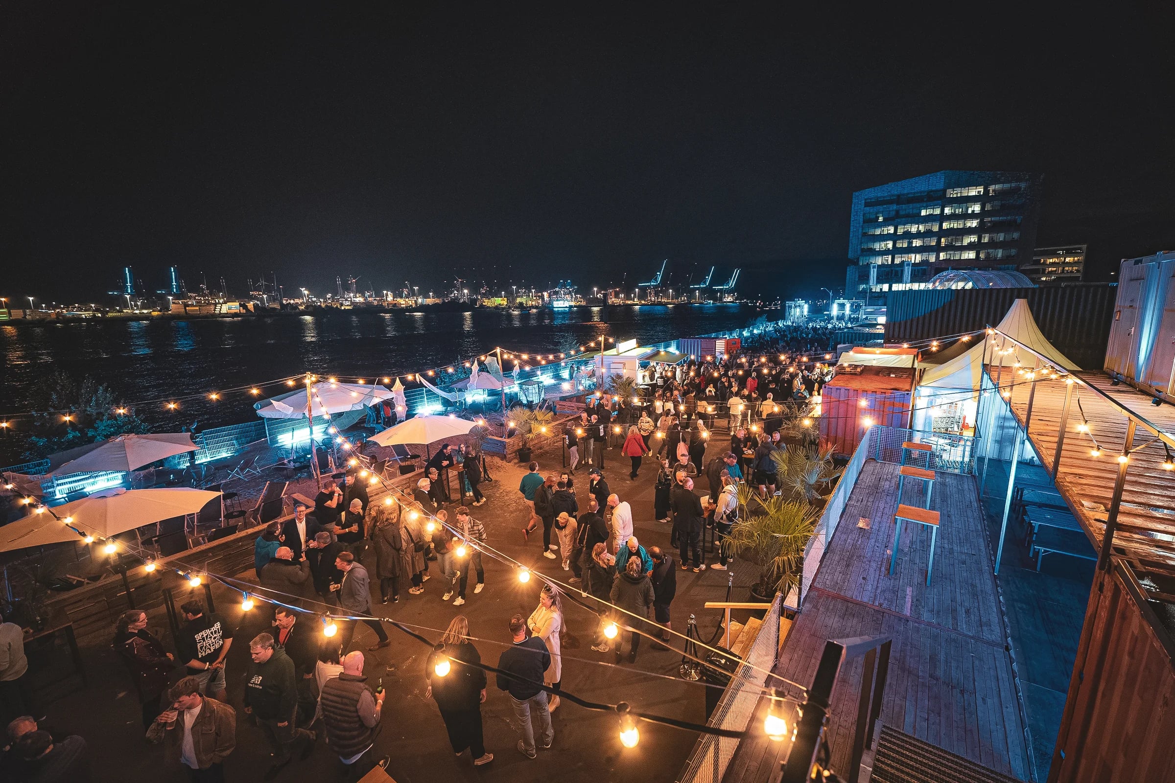 Evening atmosphere at the waterfront event venue