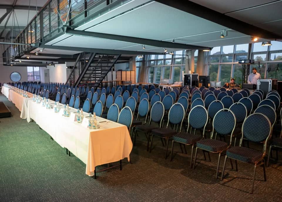 Konferenceopstilling og præsentationsområde i Hafenlocation Hamburg