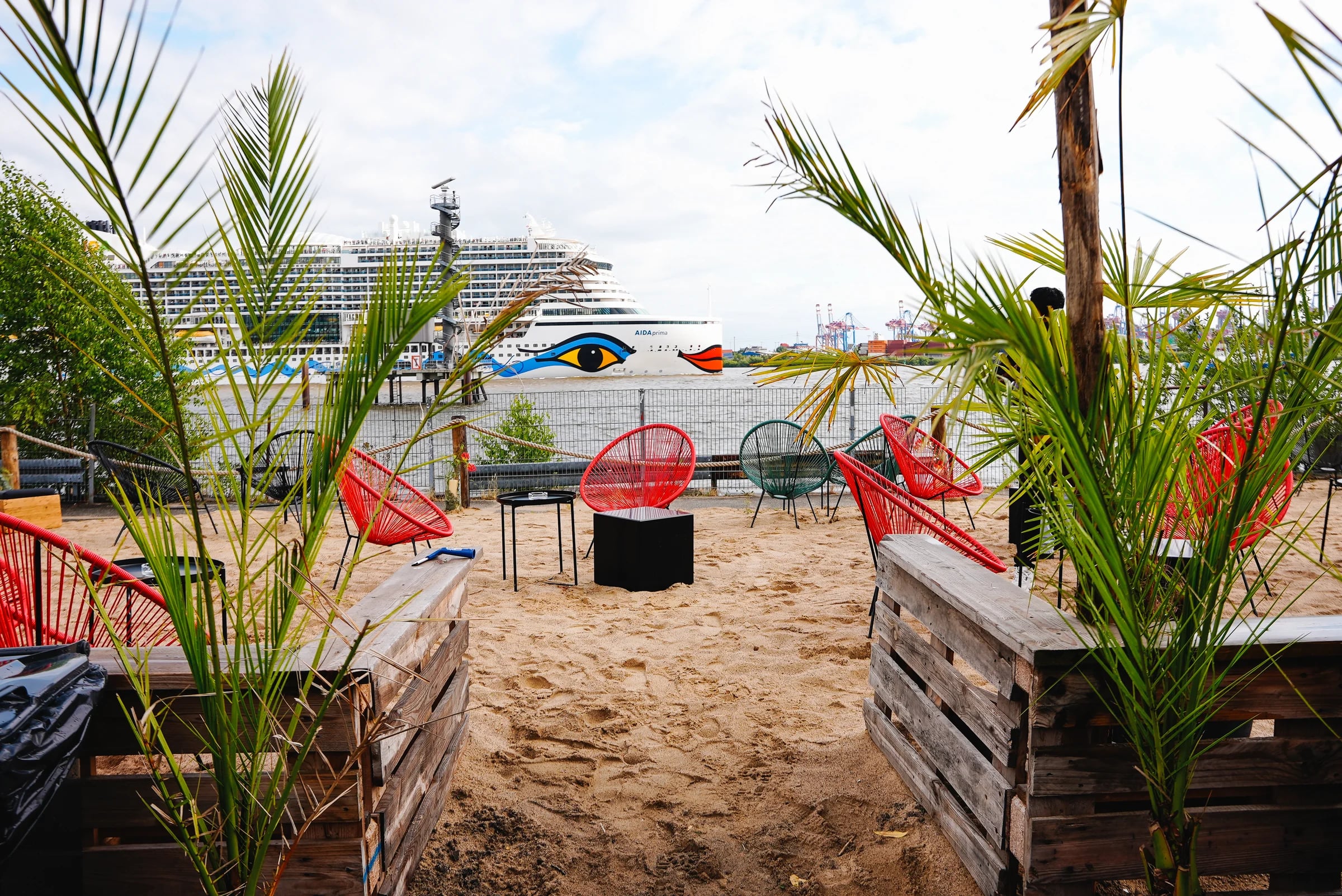 Waterfront lounge at Platz am Fischereihafen